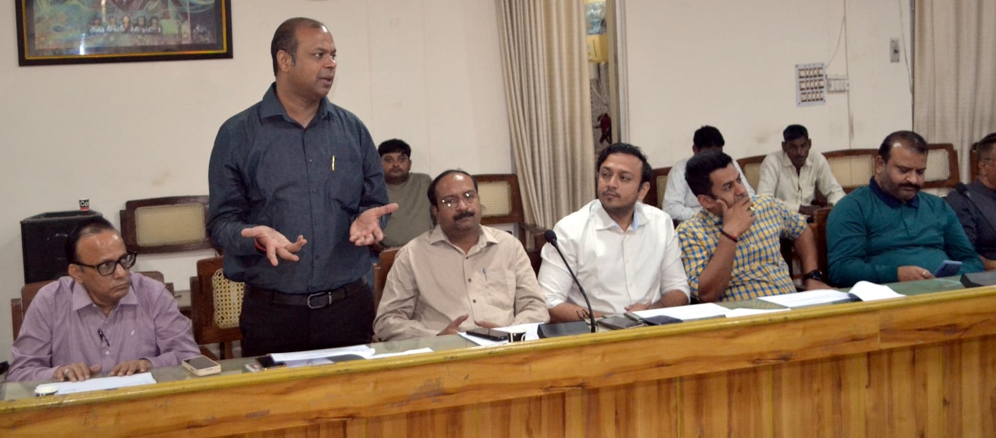 शामली कलेक्ट्रेट सभागार में उद्योग बंधुओ की बैठक लेते एडीएम संतोष कुमार सिंह शामली कलेक्ट्रेट सभागार में उद्योग बंधुओ की बैठक लेते एडीएम संतोष कुमार सिंह