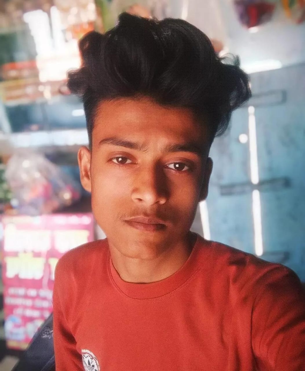 विलाप करते मृतक के परिजन । संवाद