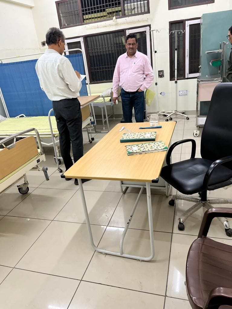 04जेएनडी05 : रात को बंद पड़ा प्राथमिक स्वास्थ्य केंद्र जैजैवंती का पूरा भवन, गेट पर लगा ताला। 04जेएनडी05 : रात को बंद पड़ा प्राथमिक स्वास्थ्य केंद्र जैजैवंती का पूरा भवन, गेट पर लगा ताला।