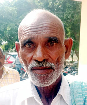 बिल्सी में समाधान दिवस पर फरियादियों की समस्याएं सुनते डीएम,एसएसपी। स्रोत-प्रशासन