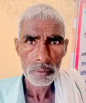 बिल्सी में समाधान दिवस पर फरियादियों की समस्याएं सुनते डीएम,एसएसपी। स्रोत-प्रशासन