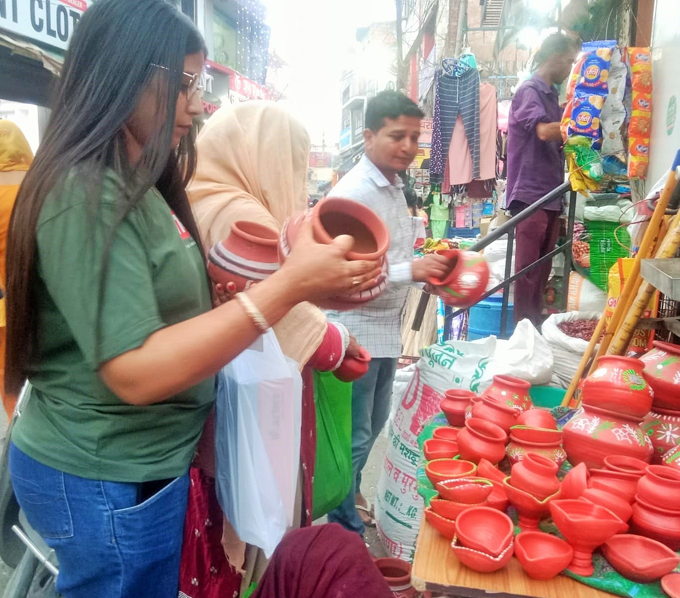 कुरुक्षेत्र। अहोई अष्टमी पर्व को लेकर बाजार में लगी भीड़।