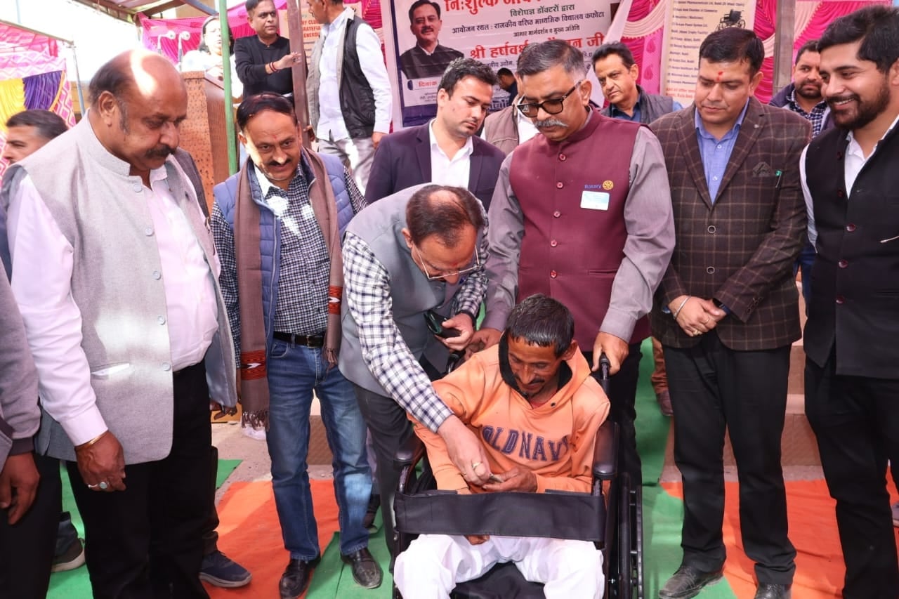 शिलाई में बनने वाले मिनी सचिवालय भवन का भूमि पूजन करते उद्योग मंत्री हर्षवर्धन चौहान। संवाद