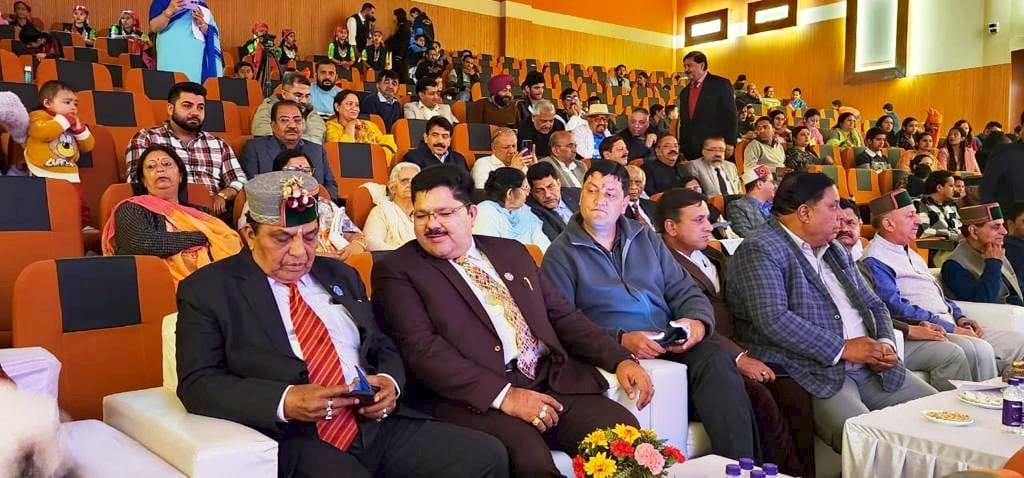 सोलन के साईं इंटरनेश्नल स्कूल की ओर से आयोजित वार्षिक समारोह में करतब दिखाते विद्यार्थी। संवा सोलन के साईं इंटरनेश्नल स्कूल की ओर से आयोजित वार्षिक समारोह में करतब दिखाते विद्यार्थी। संवा