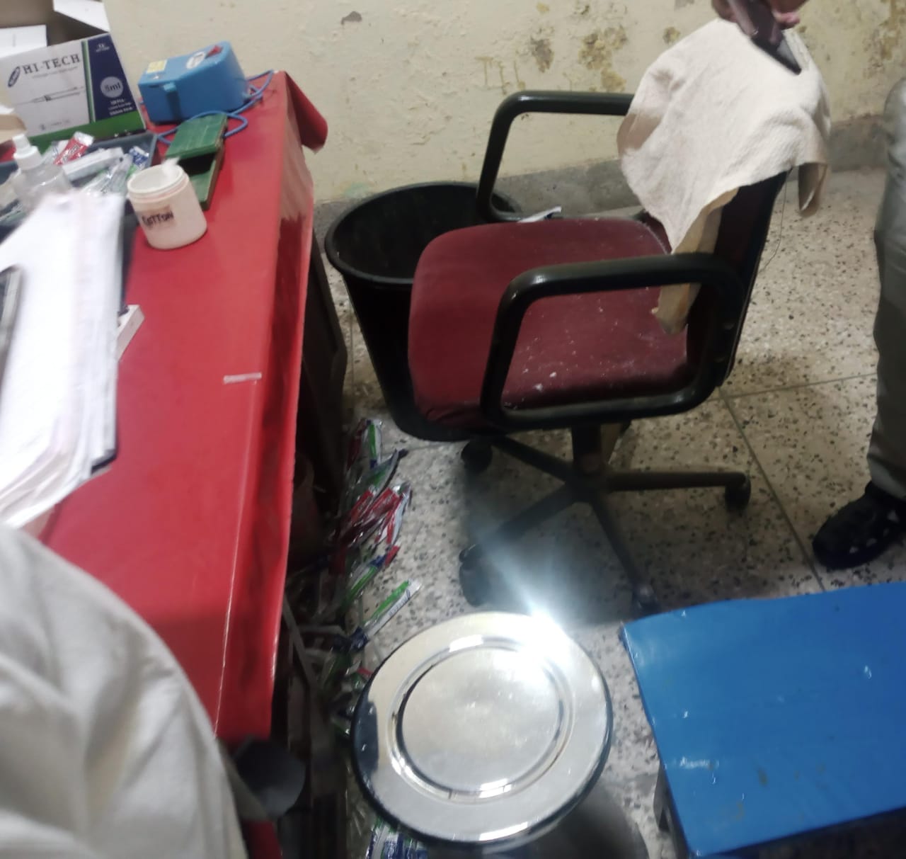 मेडिकल कॉलेज में निरीक्षण करती एडी हेल्थ पुष्पा पंत । संवाद