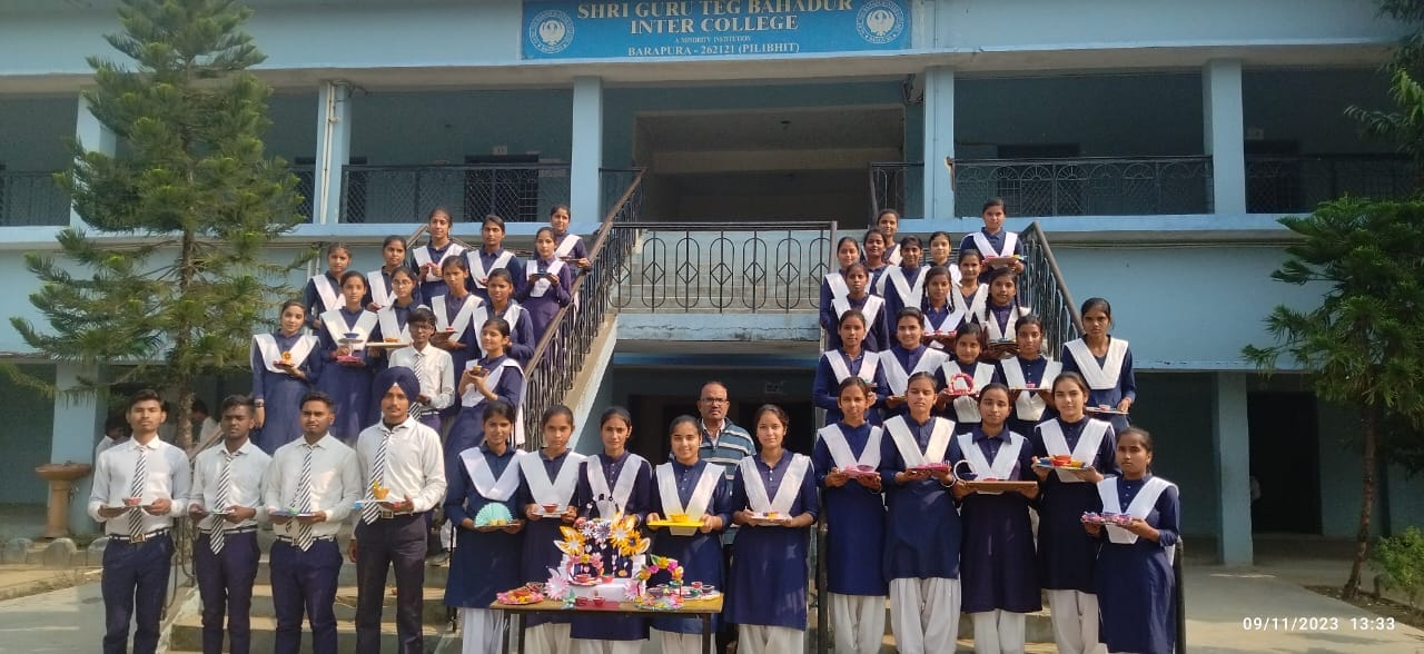चिरौंजीलाल वीरेंद्रपाल सरस्वती विघा मंदिर इंटर कॉलेज में आयोजित दीप सज्जा प्रतियोगिता में प्रति