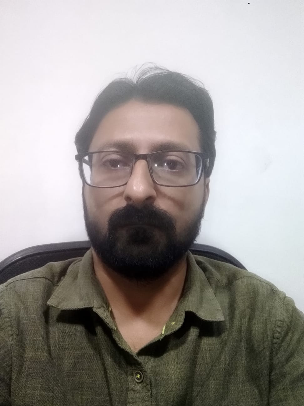 शहर की जेपी रोड पर धनतेरस पर्व के लिए एक दुकान पर सजे बर्तन । संवाद शहर की जेपी रोड पर धनतेरस पर्व के लिए एक दुकान पर सजे बर्तन । संवाद