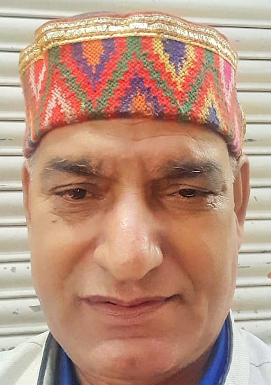 कुरुक्षेत्र। धनतेरस पर्व के चलते दुकान पर खरीदारी करते ग्राहक। संवाद कुरुक्षेत्र। धनतेरस पर्व के चलते दुकान पर खरीदारी करते ग्राहक। संवाद