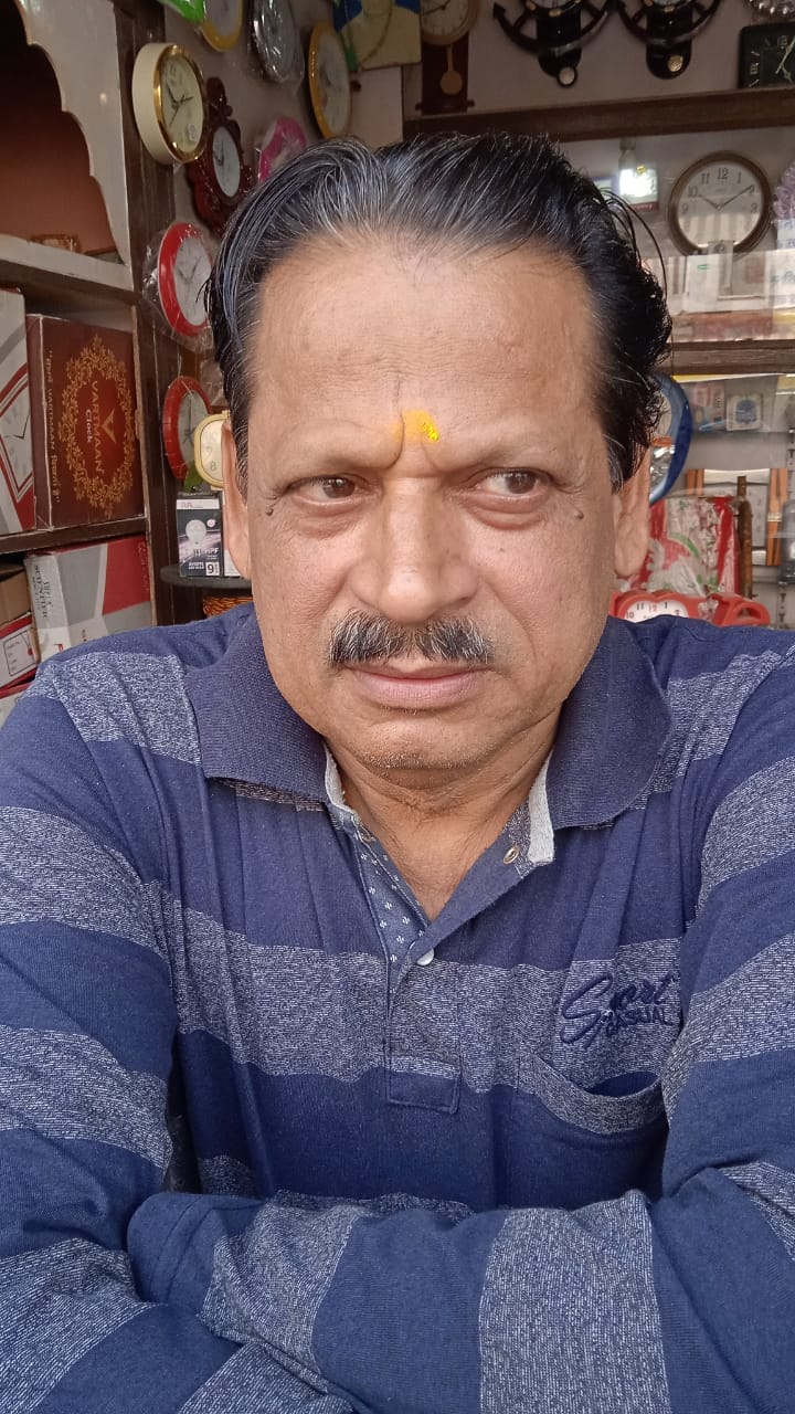 दीपावली पर्व के लिए बाजार में की गई सजावट । संवाद