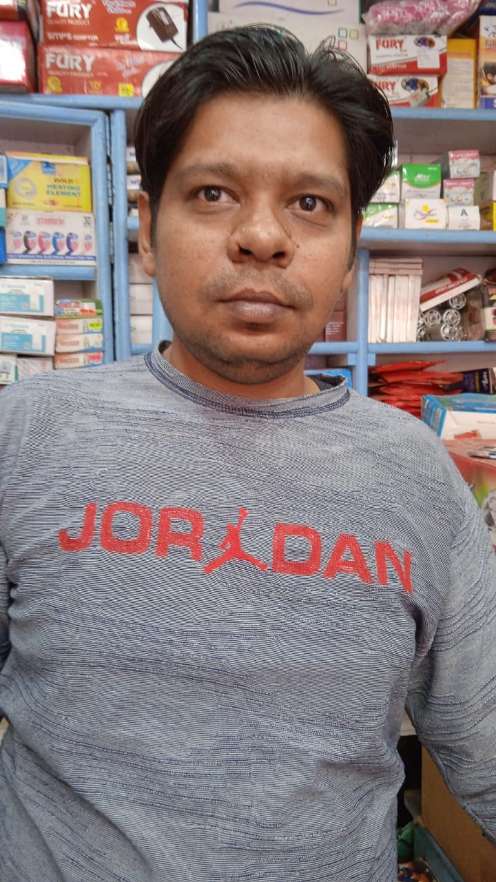 दीपावली पर्व के लिए बाजार में की गई सजावट । संवाद