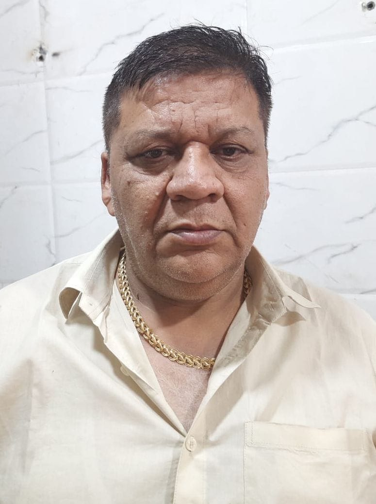 फोटो 10. सोनीपत के कपड़ा मार्केट में अतिक्रमण के चलते बने संकरे मार्ग पर फंसे दोपहिया वाहन चालक फोटो 10. सोनीपत के कपड़ा मार्केट में अतिक्रमण के चलते बने संकरे मार्ग पर फंसे दोपहिया वाहन चालक
