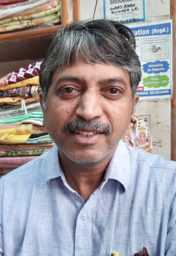 फोटो 10. सोनीपत के कपड़ा मार्केट में अतिक्रमण के चलते बने संकरे मार्ग पर फंसे दोपहिया वाहन चालक फोटो 10. सोनीपत के कपड़ा मार्केट में अतिक्रमण के चलते बने संकरे मार्ग पर फंसे दोपहिया वाहन चालक