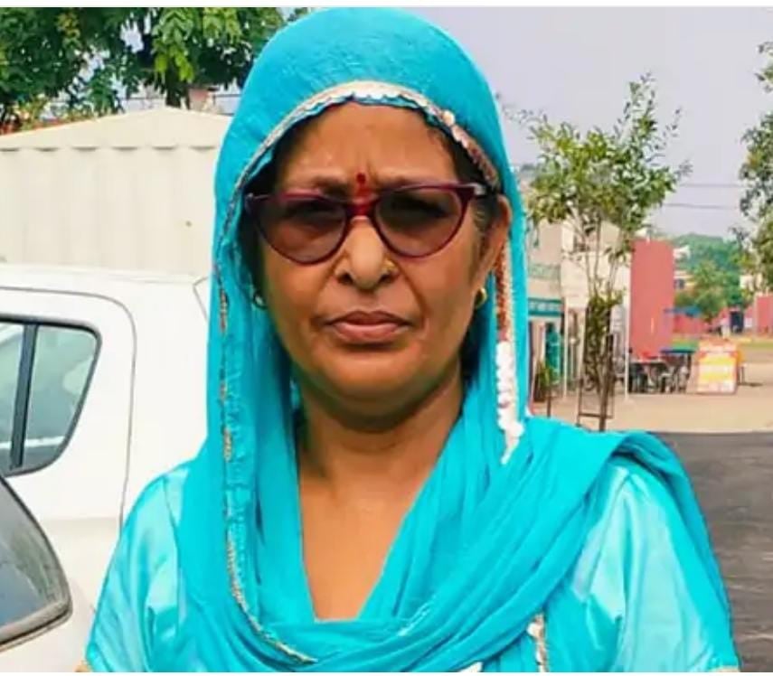 नारा गांव के पास सड़क हादसे में श्रतिग्रस्त मोटरसाइकिल
