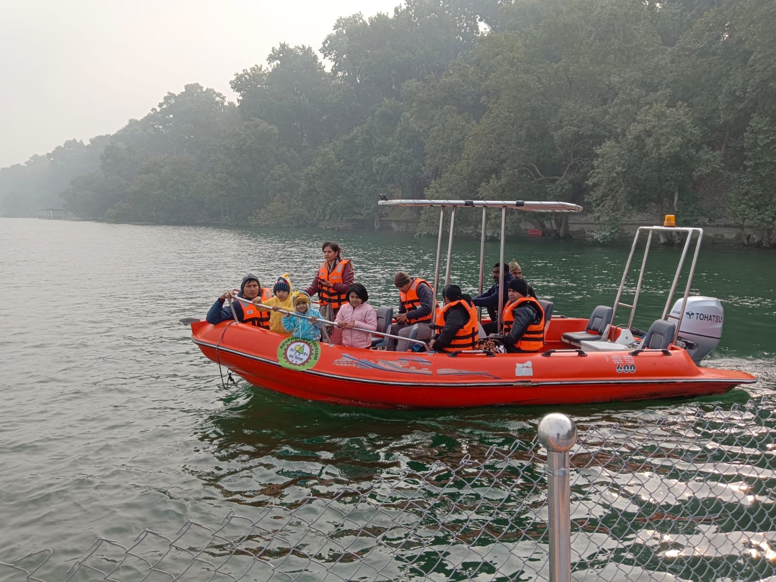 पर्यटन सत्र के शुभारंभ पर हवन पूजन में मौजूद विघायक बाबूराम पासवान व वन अफसर । संवाद पर्यटन सत्र के शुभारंभ पर हवन पूजन में मौजूद विघायक बाबूराम पासवान व वन अफसर । संवाद