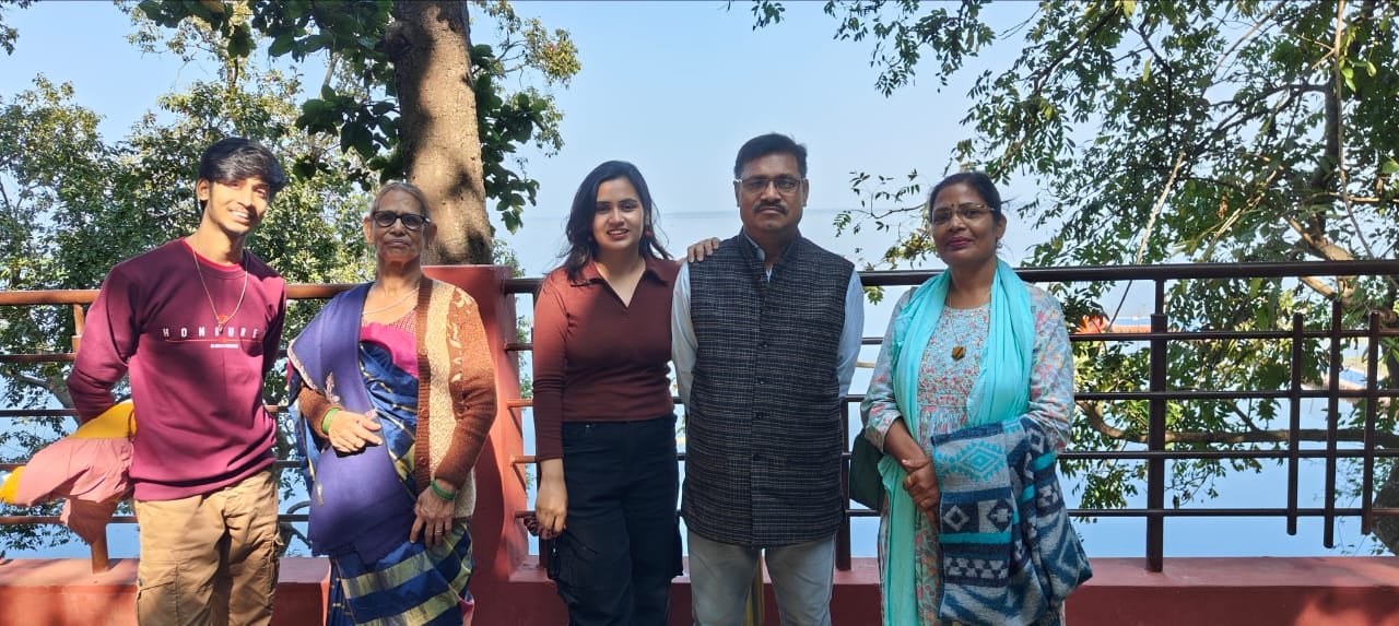 पर्यटन सत्र के शुभारंभ पर हवन पूजन में मौजूद विघायक बाबूराम पासवान व वन अफसर । संवाद पर्यटन सत्र के शुभारंभ पर हवन पूजन में मौजूद विघायक बाबूराम पासवान व वन अफसर । संवाद
