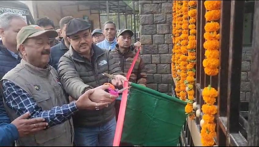 त्योहारी सीजन की छुट्टियों के चलते नैनीताल में पर्यटकों की भारी भीड़ उमड़ रही है। देर शाम तक नै त्योहारी सीजन की छुट्टियों के चलते नैनीताल में पर्यटकों की भारी भीड़ उमड़ रही है। देर शाम तक नै