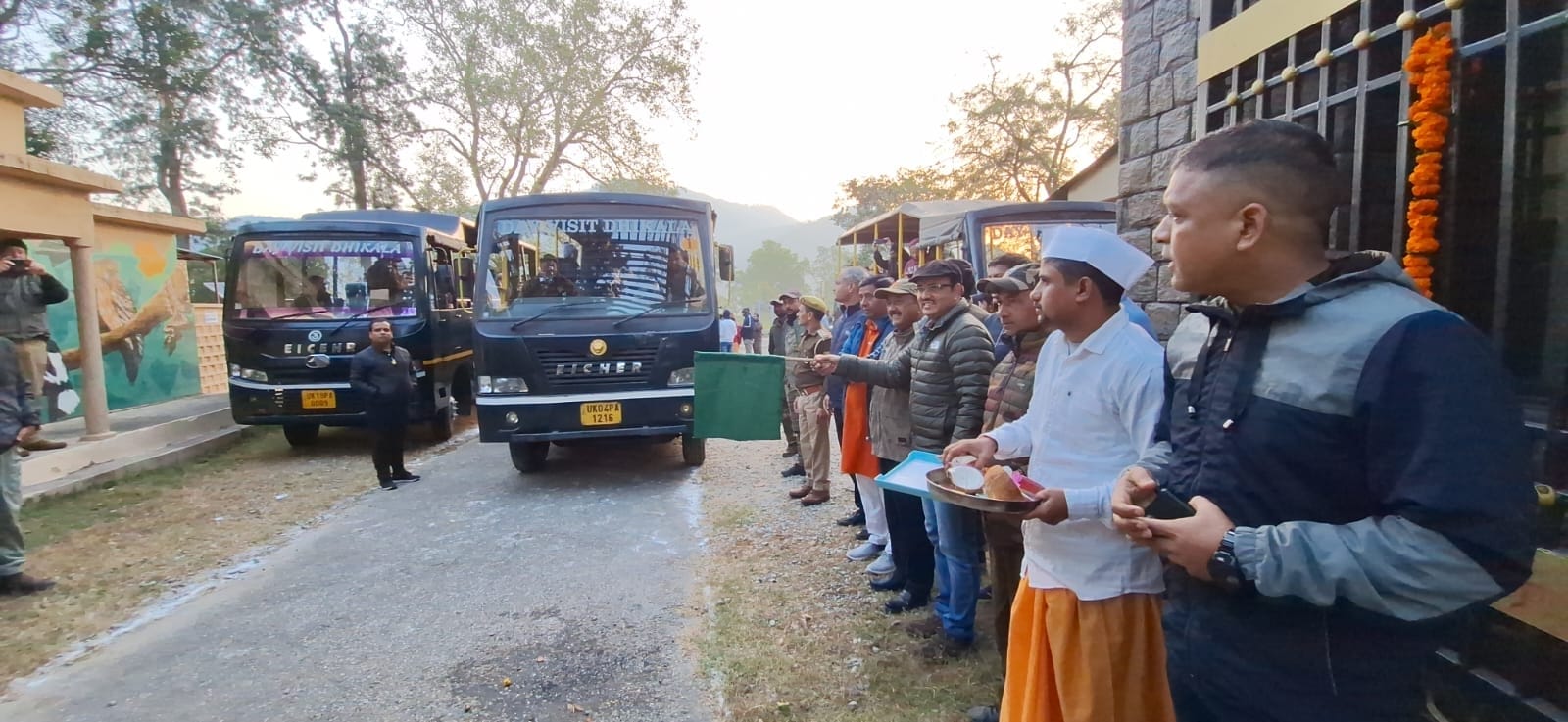 त्योहारी सीजन की छुट्टियों के चलते नैनीताल में पर्यटकों की भारी भीड़ उमड़ रही है। देर शाम तक नै त्योहारी सीजन की छुट्टियों के चलते नैनीताल में पर्यटकों की भारी भीड़ उमड़ रही है। देर शाम तक नै