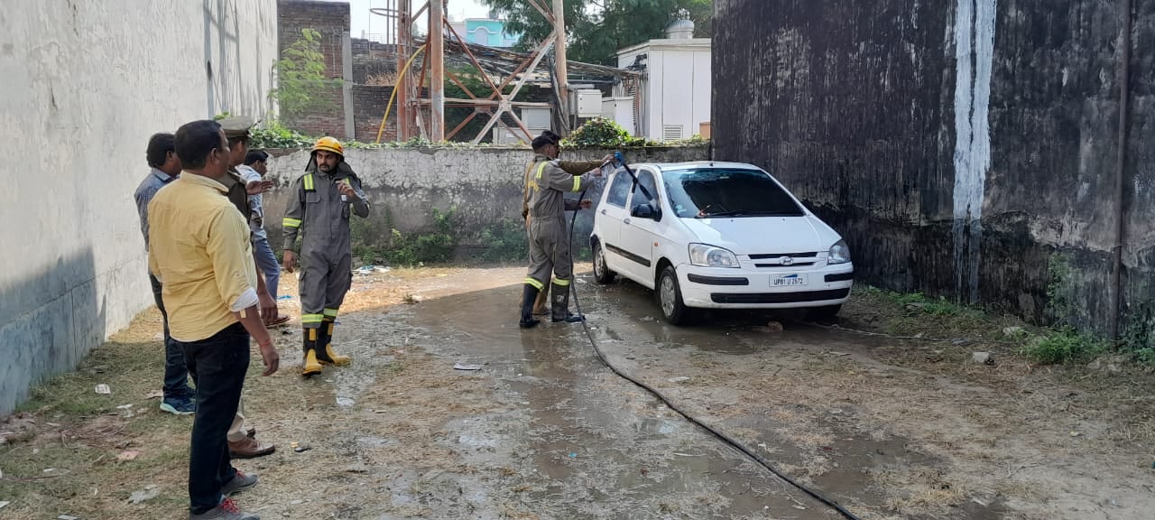 मौके पर पूछताछ करती पुलिस स्रोत संवाद मौके पर पूछताछ करती पुलिस स्रोत संवाद