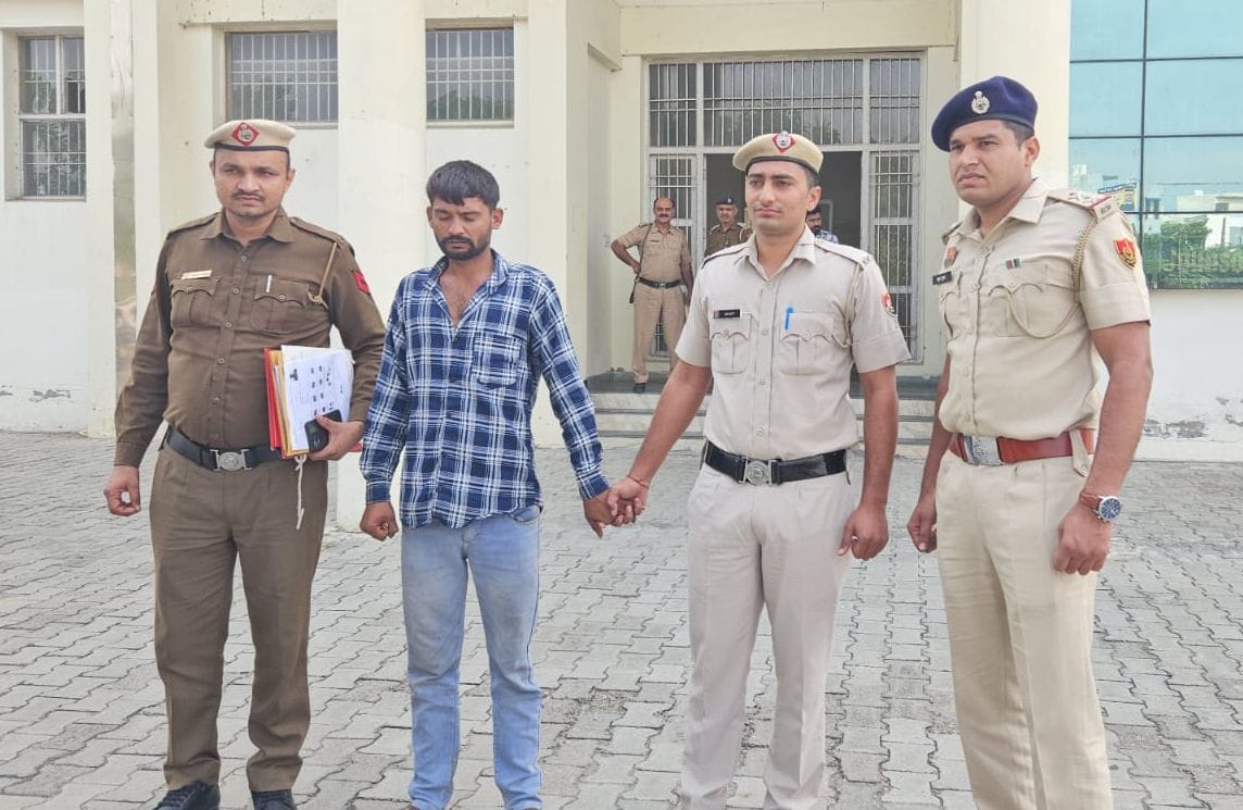 फोटो 34- सोनीपत के गोहाना में देवीपुरा कालोनी में हुई युवक की हत्या के आरोपी को न्यायालय में पे