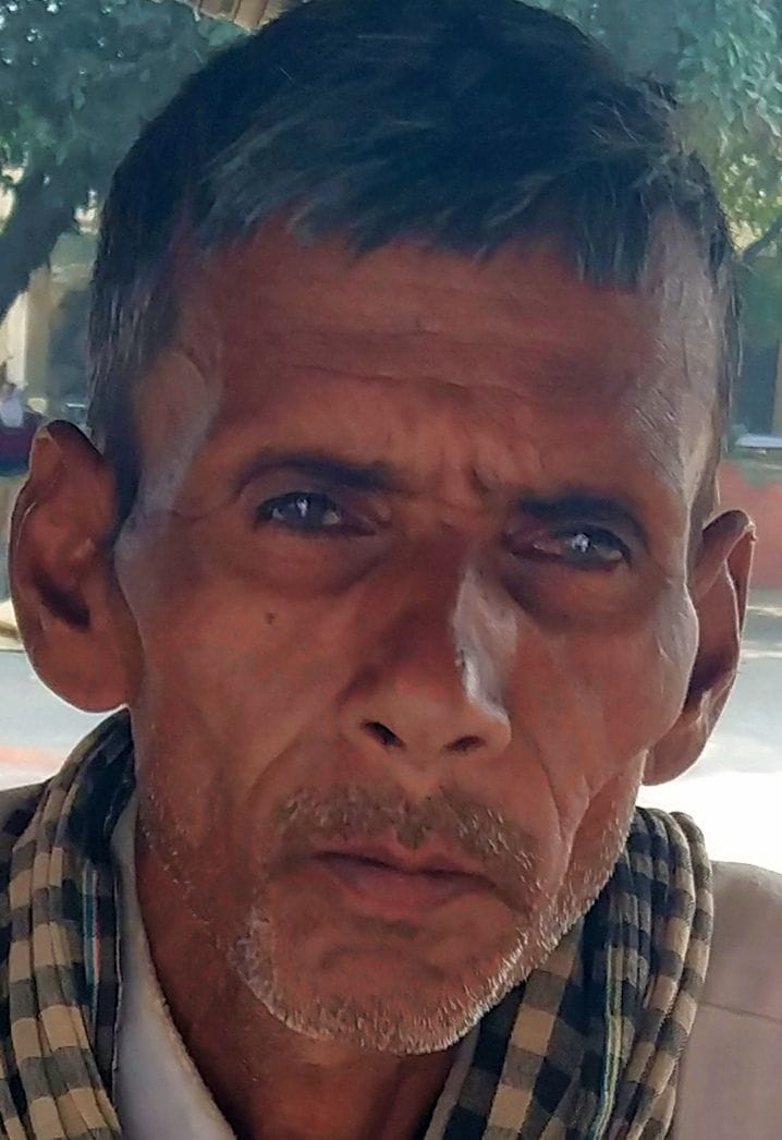 तिलहर में एक आढ़त पर होती धान की तौल।स्रोत संवाद