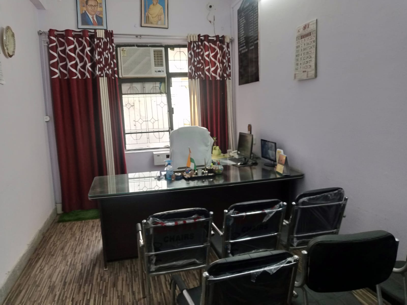 विकास भवन स्थित  जिला मत्स्य अधिकारी कार्यालय में खाली पड़ी कुर्सी ।संवाद