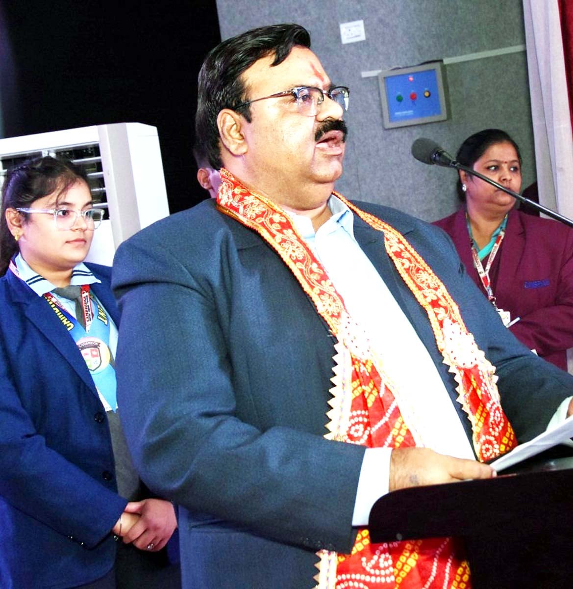 कैंब्रिज कॉन्वेंट स्कूल में सांस्कृतिक कार्यक्रम प्रस्तुत करती छात्राएं। संवाद कैंब्रिज कॉन्वेंट स्कूल में सांस्कृतिक कार्यक्रम प्रस्तुत करती छात्राएं। संवाद