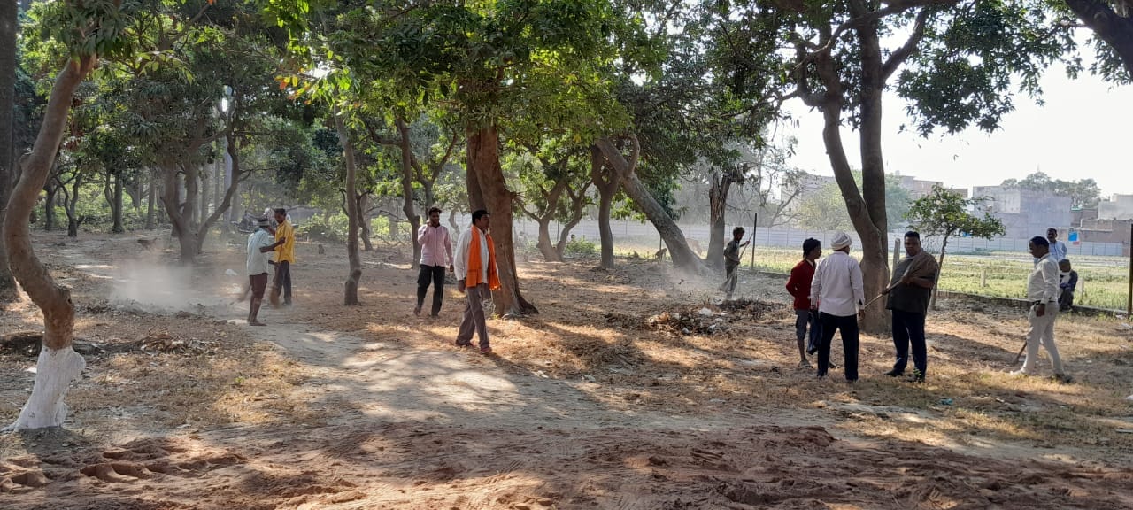 सेठघाट पर निरीक्षण करते सीओ सदर सेठघाट पर निरीक्षण करते सीओ सदर