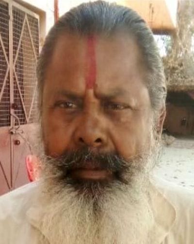 महंत धर्मगिरी, मंदिर के पुजारी