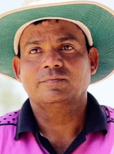 स्क्रीन पर विश्वकप का फाइनल मैच देखते लोग। संवाद स्क्रीन पर विश्वकप का फाइनल मैच देखते लोग। संवाद