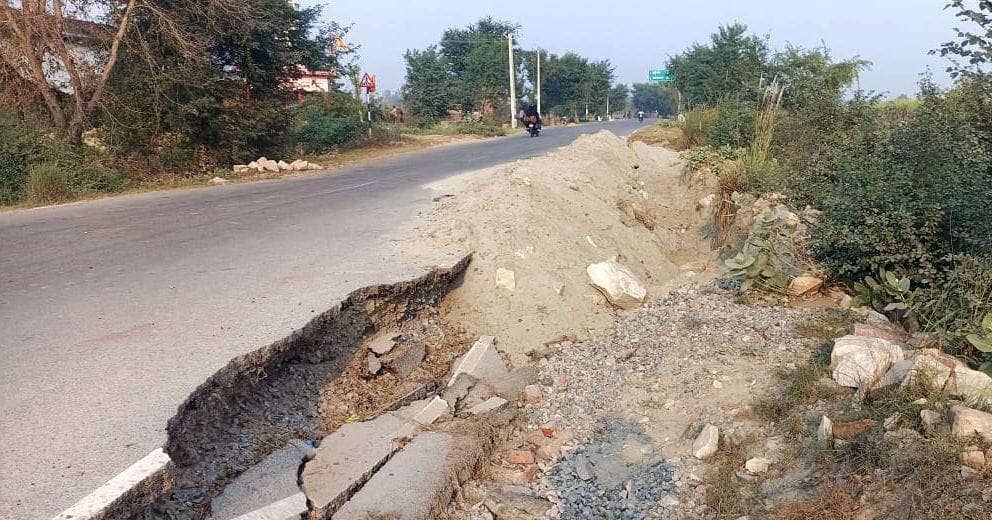 ढाईघाट कार्तिक मेला स्थल पर व्यवस्थाओं का जायजा लेते एडीएम संजय कुमार और एसडीएम महेश कुमार कैथल