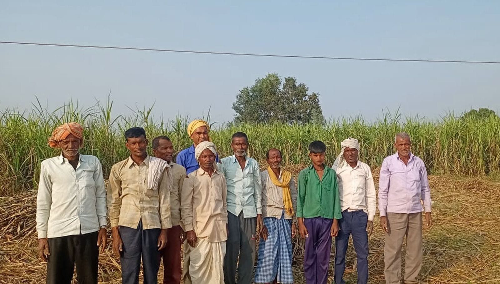 इस्लामनगर कस्बे में कंभे पर बिजली के तारों की जर्जर हालत। संवाद