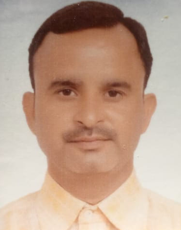 रेलवे कालोनी से महुआर जाने वाली रोड पर बहता घरों से निकली नलियों का पानी। संवाद