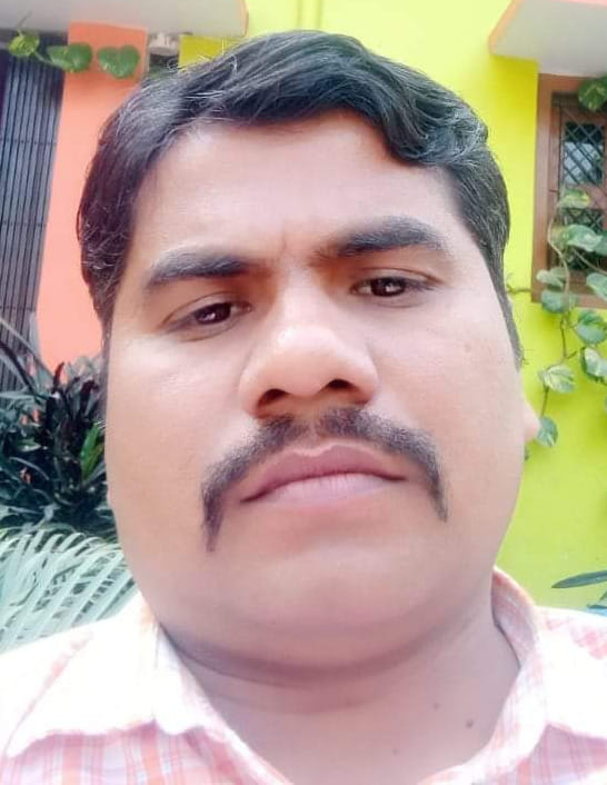 रेलवे कालोनी से महुआर जाने वाली रोड पर बहता घरों से निकली नलियों का पानी। संवाद