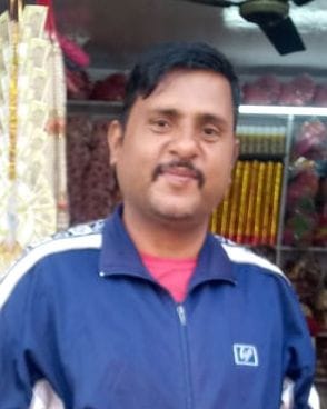 फोटो 10- सोनीपत के मामा-भांजा चौक के पास सजी फूलों की दुकान। संवाद फोटो 10- सोनीपत के मामा-भांजा चौक के पास सजी फूलों की दुकान। संवाद