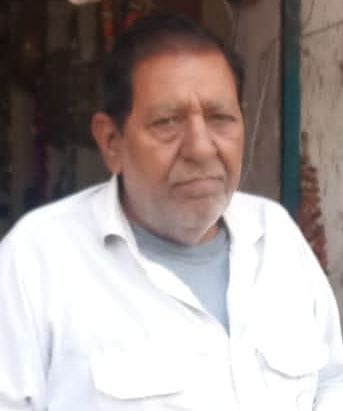 फोटो 10- सोनीपत के मामा-भांजा चौक के पास सजी फूलों की दुकान। संवाद फोटो 10- सोनीपत के मामा-भांजा चौक के पास सजी फूलों की दुकान। संवाद