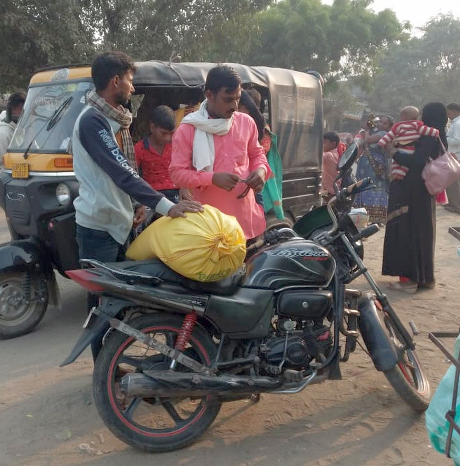 खाद की दुकान। संवाद