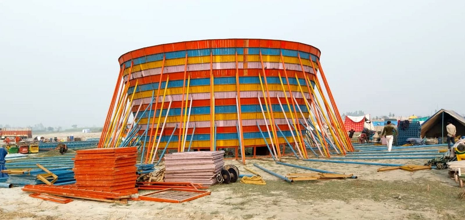 मेला ककोड़ा में गस्त करती पुलिस। संवाद