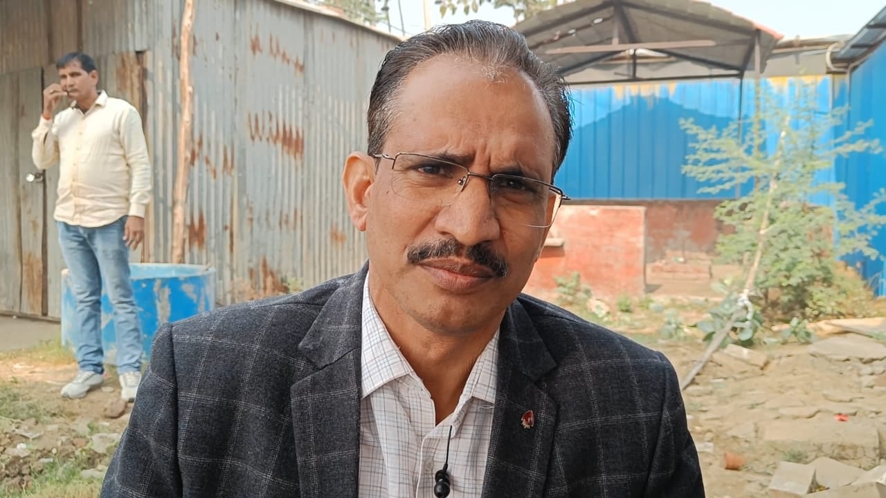 रेवाड़ी के जेसीबी के माध्यम से अवैध हिस्से को ध्वस्त करते हुए। संवाद रेवाड़ी के जेसीबी के माध्यम से अवैध हिस्से को ध्वस्त करते हुए। संवाद