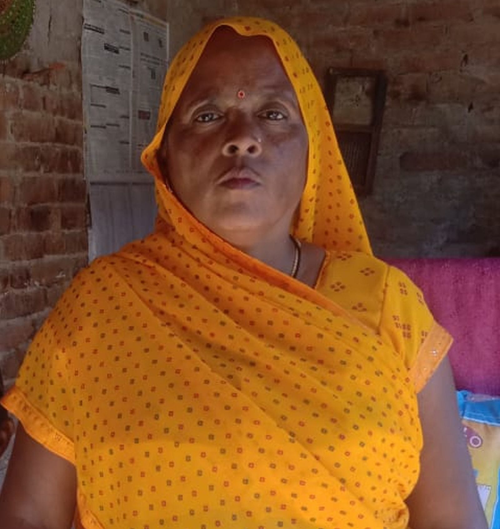 सतेंद्र सिंह (डेंगू की खबर के साथ ग्रामीण से बात )