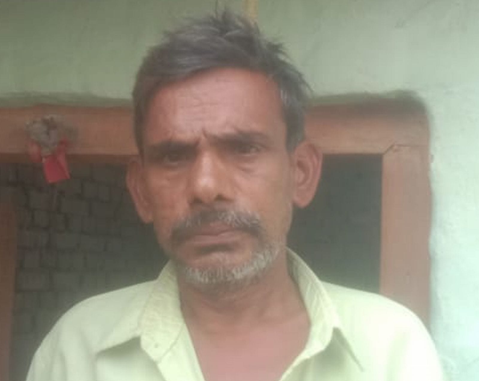 सतेंद्र सिंह (डेंगू की खबर के साथ ग्रामीण से बात )