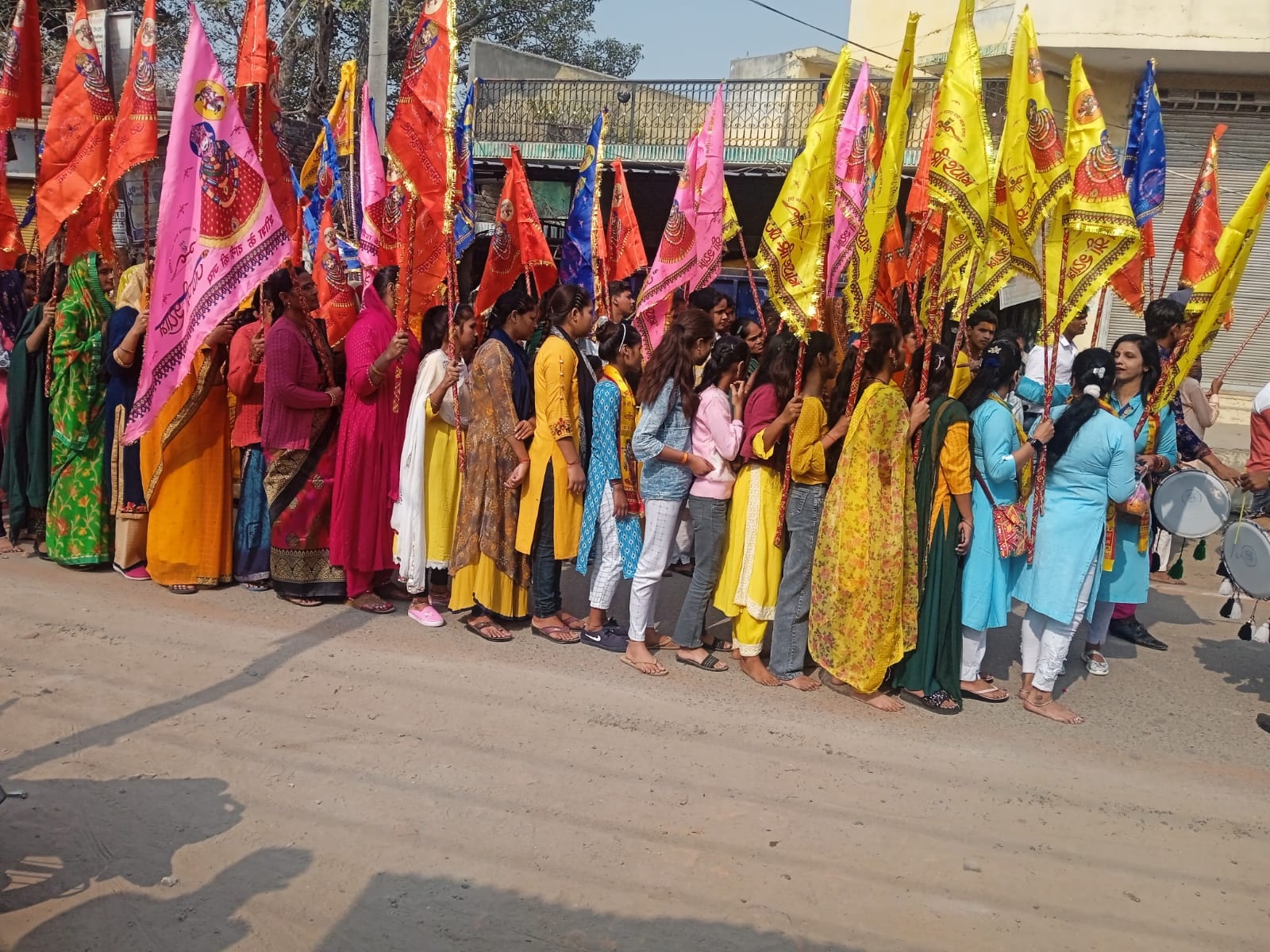 शहर में निकाली गई निशान यात्रा । संवाद