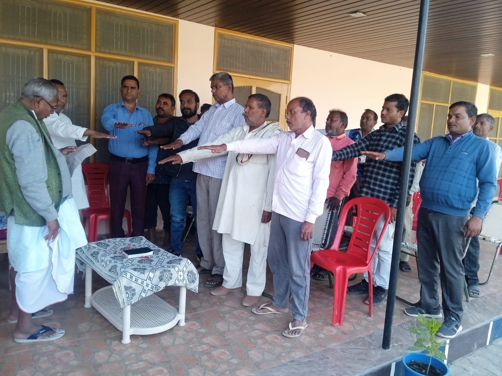 एसएन इंटा कॉलेज में आयोजित संविधान दिवस कार्यक्रम में मौजूद शिक्षक । स्रोत- शिक्षक