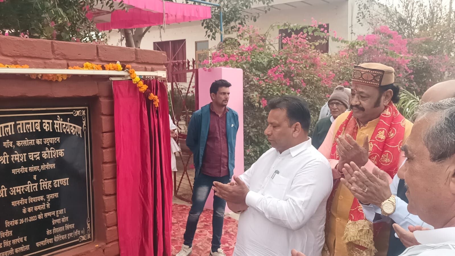 26जेएनडी21 : तालाब का उद्घाटन करते विधायक अमरजीत ढांडा। संवाद