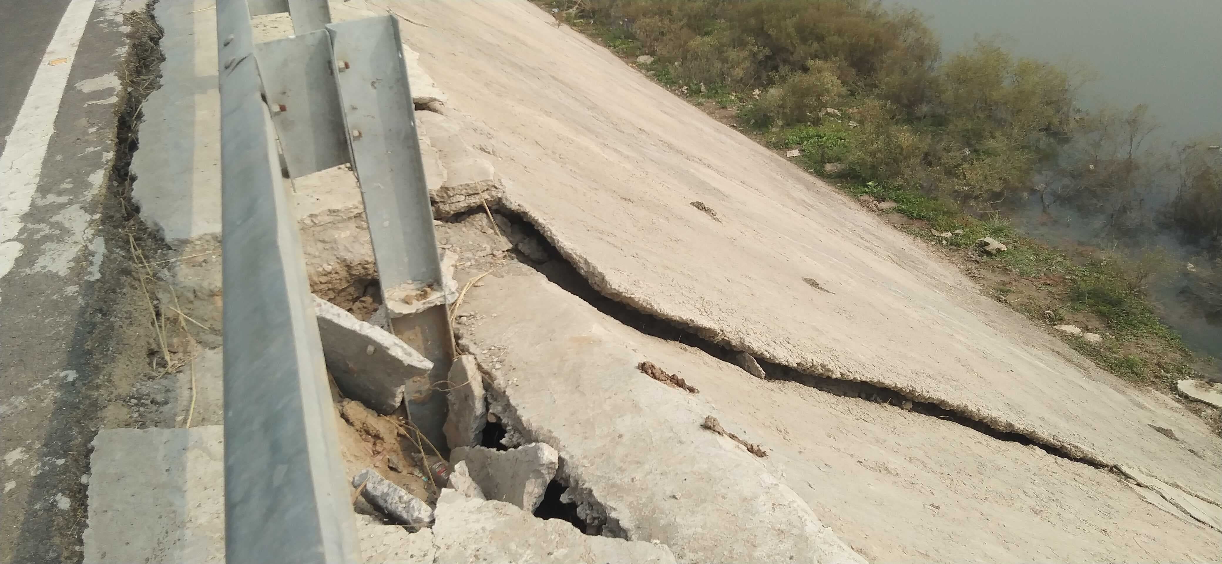 फोटो 08- सोनीपत के गोहाना में ड्रेन नंबर आठ की दीवार पर आई दरार। संवाद फोटो 08- सोनीपत के गोहाना में ड्रेन नंबर आठ की दीवार पर आई दरार। संवाद