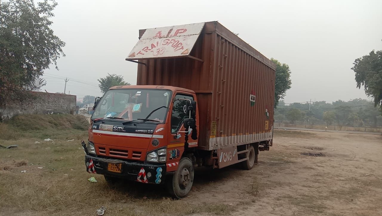 फोटो :20: सोनीपत में बहालगढ़ चौक पर हुए हादसे में तीन युवकों की मौत के बाद नागरिक अस्पताल में प फोटो :20: सोनीपत में बहालगढ़ चौक पर हुए हादसे में तीन युवकों की मौत के बाद नागरिक अस्पताल में प