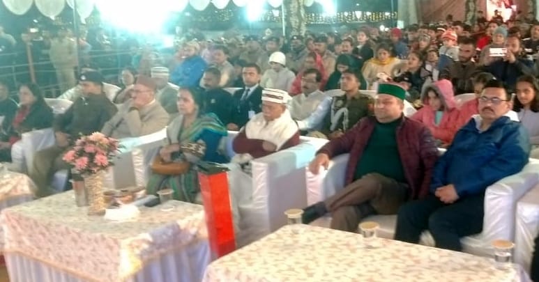 रेणु मंच पर परशुराम महागाथा का मंचन करते कलाकार। संवाद रेणु मंच पर परशुराम महागाथा का मंचन करते कलाकार। संवाद