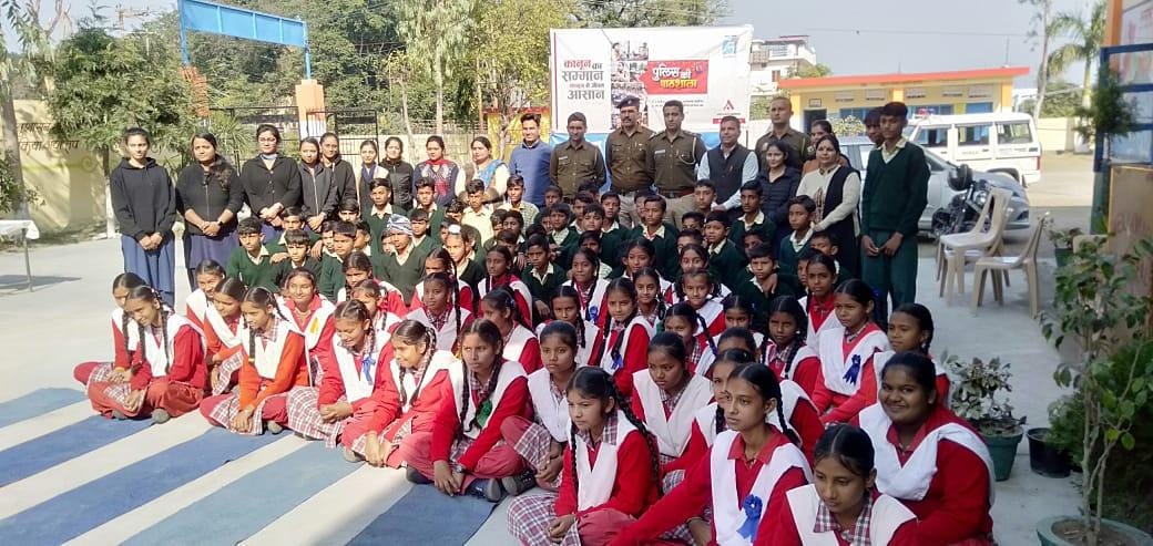 - बहराल उच्च विद्याालय में पुलिस की पाठशाला कार्यक्रम के मुख्य अतिथि एसएचओ अशोक चौहान संबोधित क - बहराल उच्च विद्याालय में पुलिस की पाठशाला कार्यक्रम के मुख्य अतिथि एसएचओ अशोक चौहान संबोधित क
