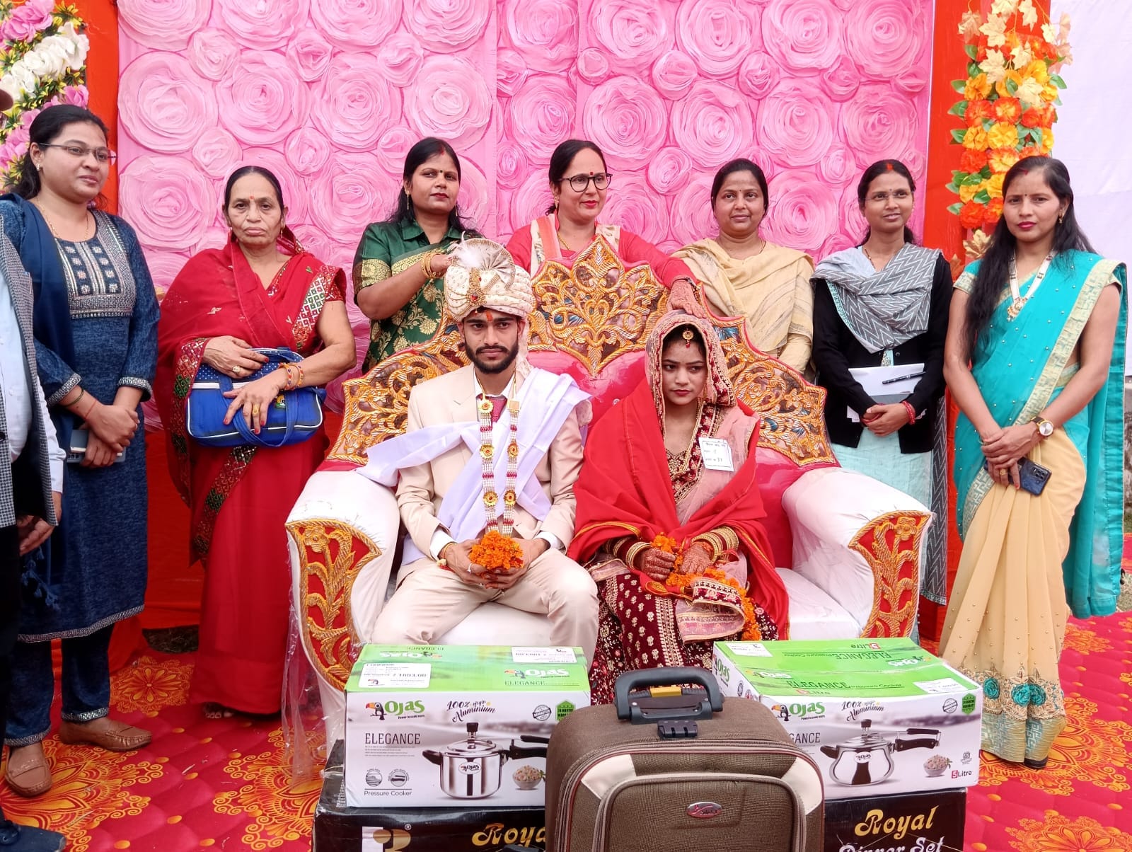 शहर के ड्रमण्ड राजकीय इंटर कॉलेज मैदान पर किया गया सामूहिक विवाह समारोह का आयोजन । संवाद