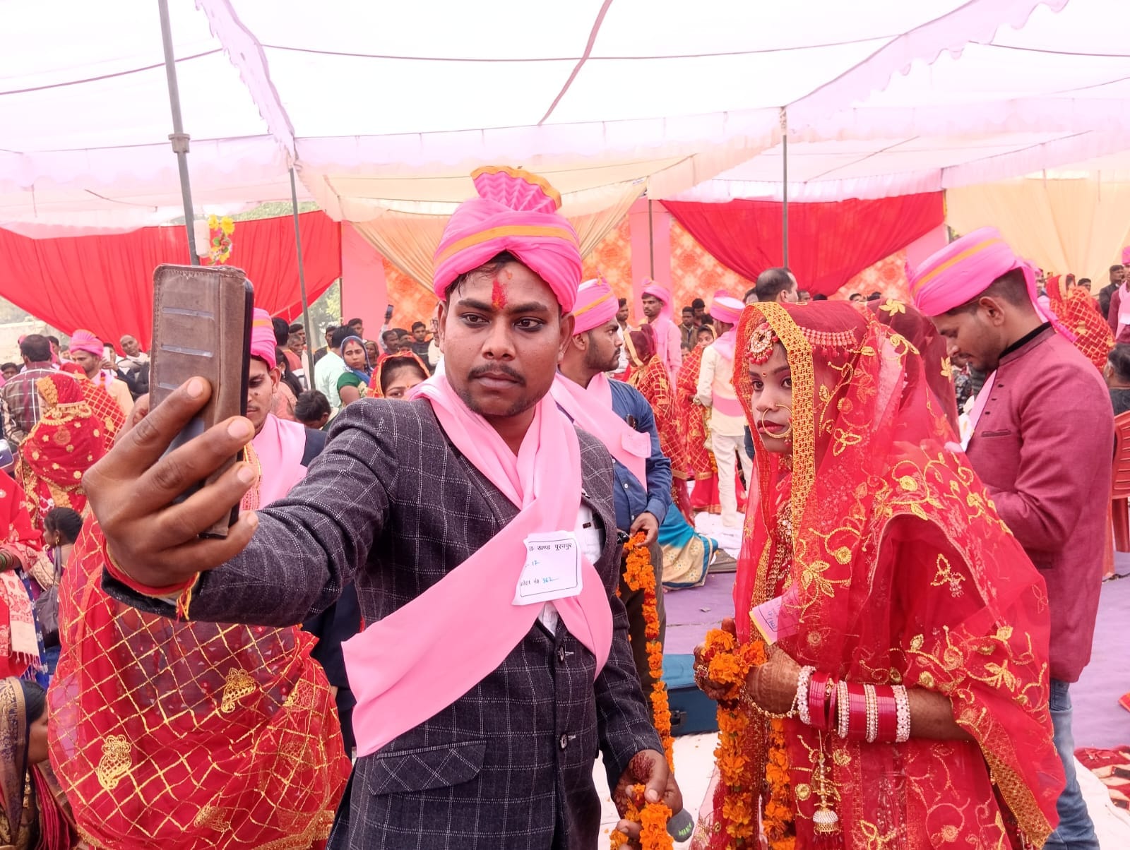 शहर के ड्रमण्ड राजकीय इंटर कॉलेज मैदान पर किया गया सामूहिक विवाह समारोह का आयोजन । संवाद