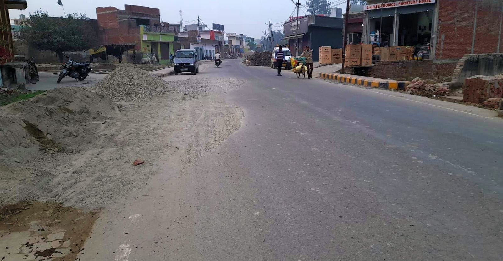 दातागंज के अरेला मोहल्ले में हो रहा नाले का निर्माण।